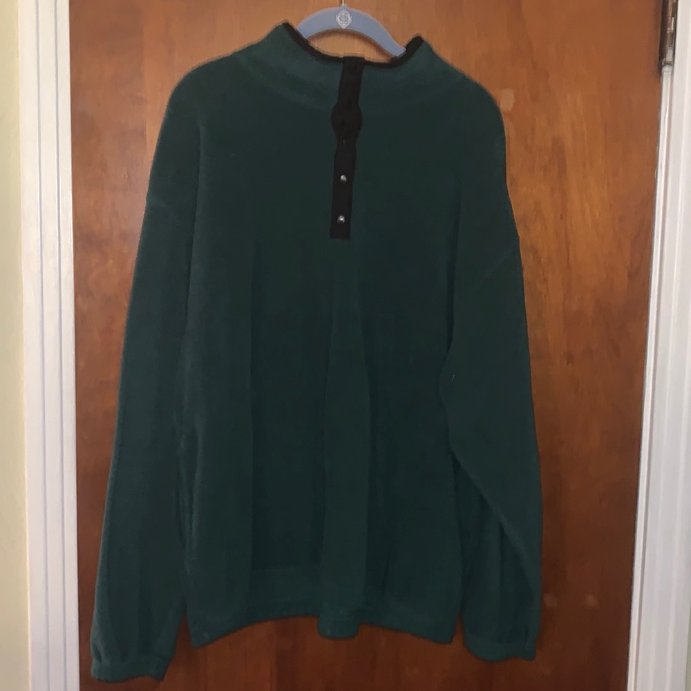 Green sweat shirt